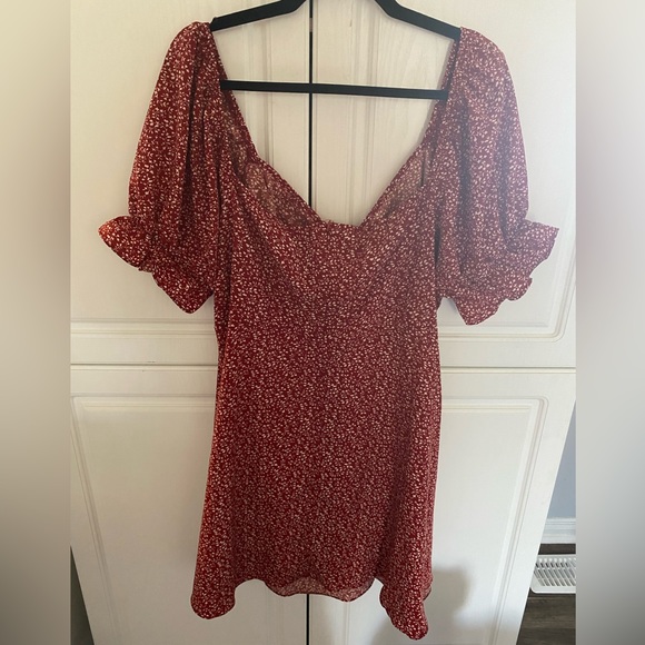 Red dress - Picture 3 of 4